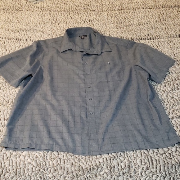 Button down - Picture 1 of 1